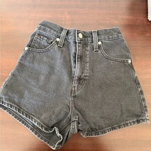 Levi’s High-Waist “Mom” Black Denim Women’s Shorts size 23
